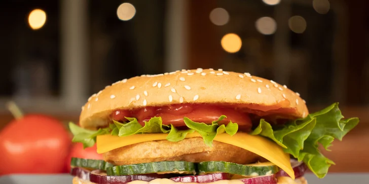 Burgery podle výběru i s hranolky a nápojem: hovězí, kuřecí, vege i speciální