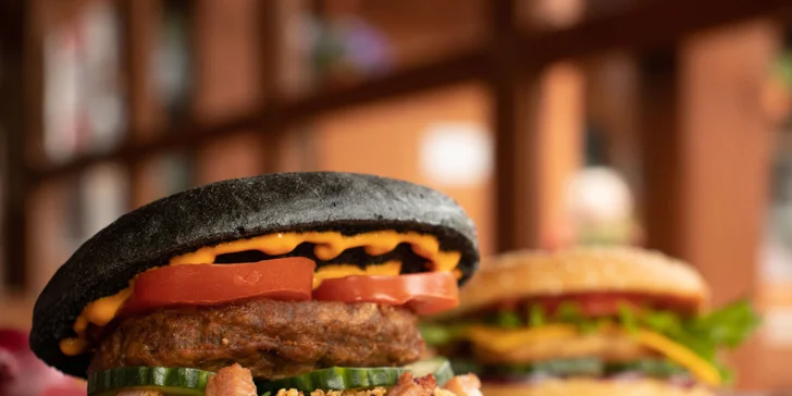 Burgery podle výběru i s hranolky a nápojem: hovězí, kuřecí, vege i speciální