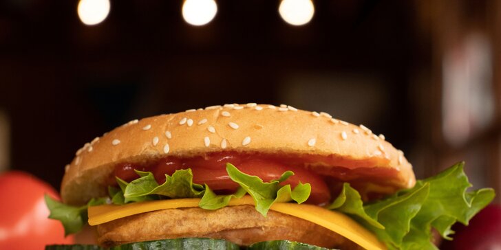 Burgery podle výběru i s hranolky a nápojem: hovězí, kuřecí, vege i speciální
