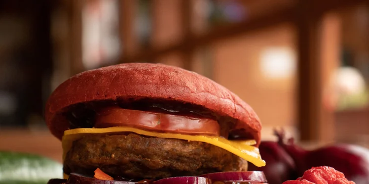 Burgery podle výběru i s hranolky a nápojem: hovězí, kuřecí, vege i speciální