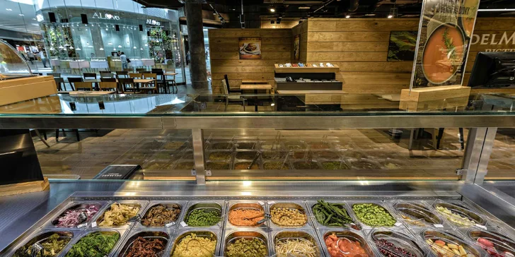 Prémiový sendvič se sýrem či masem nebo velký salát s ingrediencemi a zálivkou podle výběru