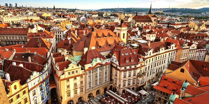 Až 8denní pobyt na náměstí Republiky: pokoj pro 2–4 osoby a snídaně