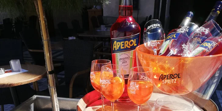 Skvělé letní osvěžení na Staroměstském náměstí: Aperol Spritz pro dva