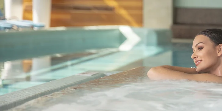 4* dovolená na ostrově Brač: hotel přímo u moře, polopenze, bazén i wellness centrum