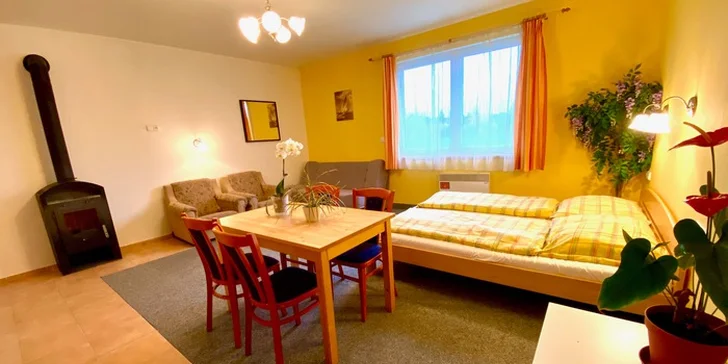 Až v 15 dní v chatičce či apartmánu v Posázaví: možnost polopenze a sportovní areál