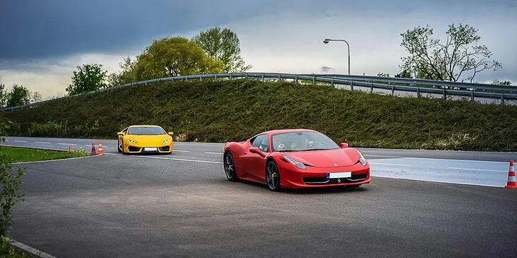 Jízda ve Ferrari, Lamborghini, Porsche, Nissanu či rally taxi Ford a závodní simulátor ve virtuální realitě