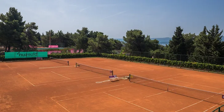 4* dovolená na ostrově Brač: hotel přímo u moře, polopenze, bazén i wellness centrum