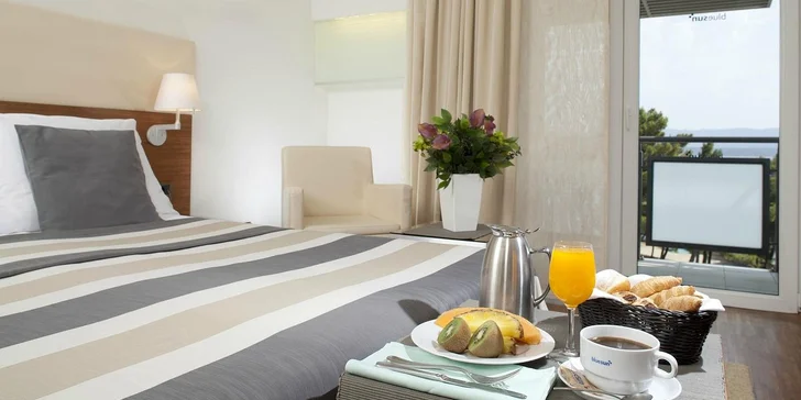4* dovolená na ostrově Brač: hotel přímo u moře, polopenze, bazén i wellness centrum