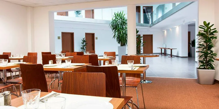 Pobyt pro 2 i rodinu nedaleko Prahy: snídaně a bowling, 2 děti pobyt zdarma