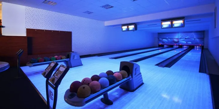 Pobyt pro 2 i rodinu nedaleko Prahy: snídaně a bowling, 2 děti pobyt zdarma