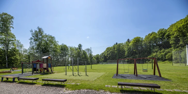 Dovolená v Krkonoších pro dva i rodinu: polopenze, balíček slev i vstup do korun stromů