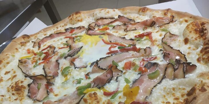 Odneste si křupavé potěšení: pizza dle výběru o průměru 32 cm vč. krabice