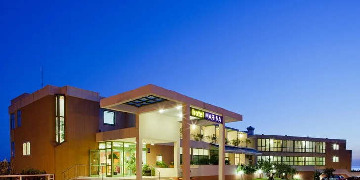 Rodinná dovolená na Jadranu: 3* hotel přímo u pláže, polopenze a výlety