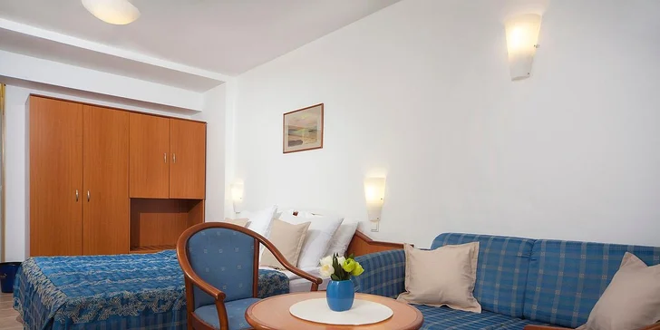 Rodinná dovolená na Jadranu: 3* hotel přímo u pláže, polopenze a výlety