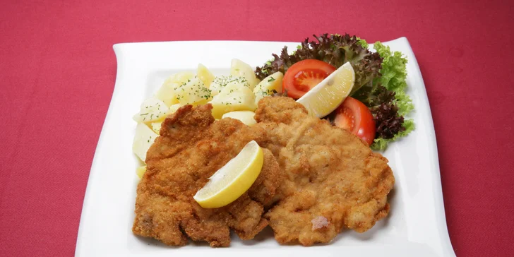 Cokoli z jídelního a nápojového lístku restaurace na Starém Městě: typická česká i ruská kuchyně