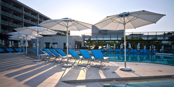 4* dovolená na ostrově Brač: hotel přímo u moře, polopenze, bazén i wellness centrum