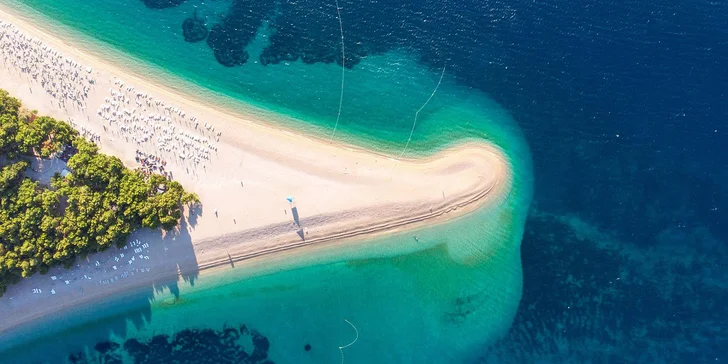4* dovolená na ostrově Brač: hotel přímo u moře, polopenze, bazén i wellness centrum