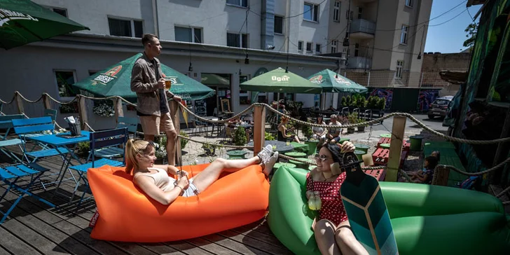 Dovolená pro pár i rodinu: apartmány hned naproti Národnímu divadlu, snídaně, zážitky