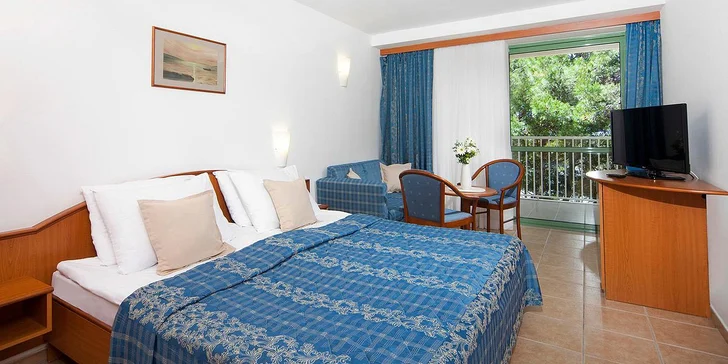 Rodinná dovolená na Jadranu: 3* hotel přímo u pláže, polopenze a výlety