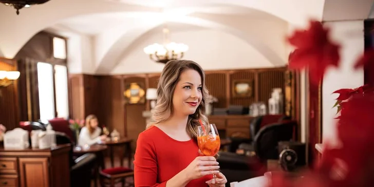 Lázeňský pobyt na kolonádě v Luhačovicích: polopenze, masáž, procedury
