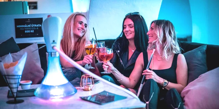Povznášející zážitek: vodní dýmka i s drinkem nebo kávou v centru Olomouce pro 2 osoby