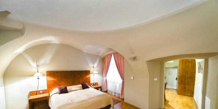 Pobyt přímo pod Pražským hradem: 1–8 nocí v luxusním pokoji, snídaně formou teplého i studeného bufetu