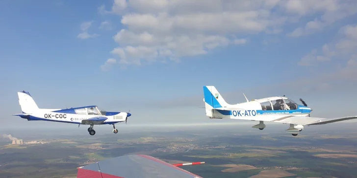 Vzhůru do oblak: pilotování motorového letadla nebo vyhlídkový let kluzákem bez motoru