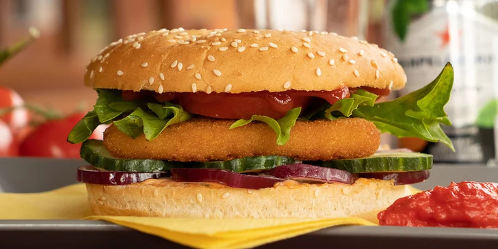 Burgery podle výběru i s hranolky a nápojem: hovězí, kuřecí, vege i speciální