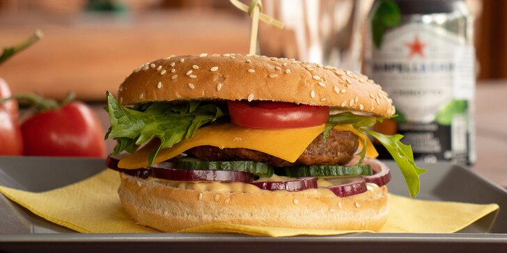 Burgery podle výběru i s hranolky a nápojem: hovězí, kuřecí, vege i speciální