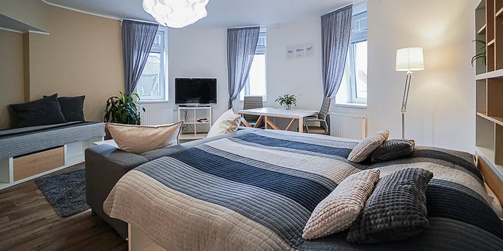 Dovolená pro pár i rodinu: apartmány hned naproti Národnímu divadlu, snídaně, zážitky