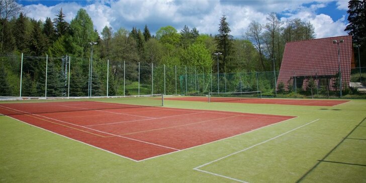 Aktivní odpočinek v Beskydech pro dva: 2–5 dní, snídaně i 60 min. tenisu