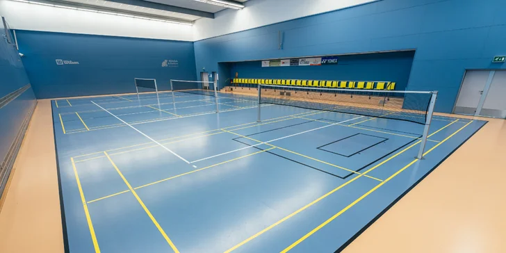 Moderní sportovní H centrum: vstup do posilovny, na tenis či badminton