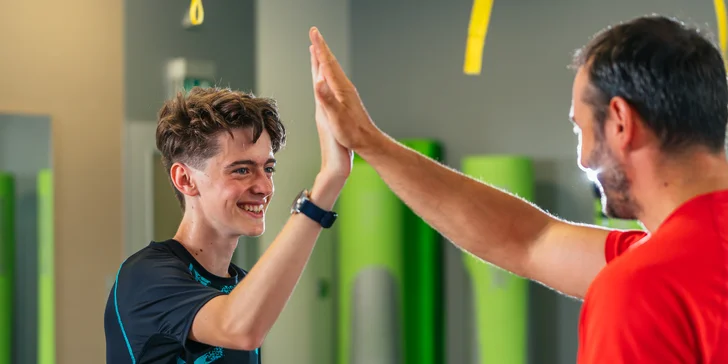 Moderní sportovní H centrum: vstup do posilovny, na tenis či badminton