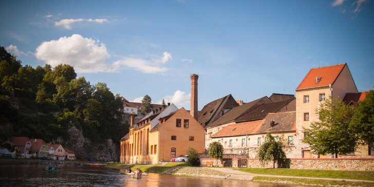 Projeďte se na voru centrem Českého Krumlova: 50minutová plavba, tradice zapsaná na seznamu UNESCO