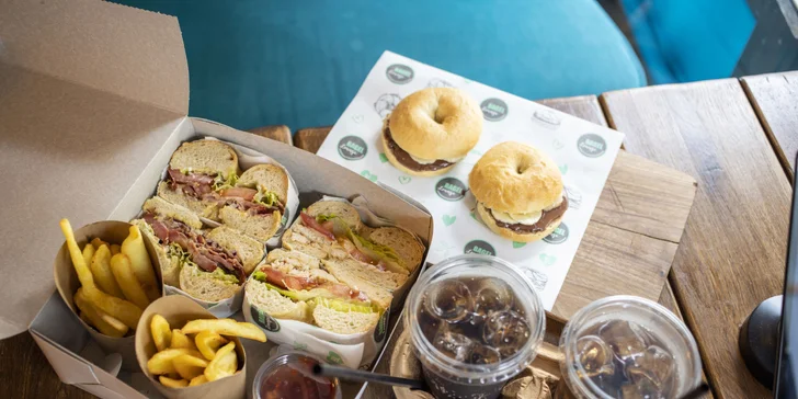 Nadupaný bagel box a mini bagely s nutellou a banánem pro 2 osoby