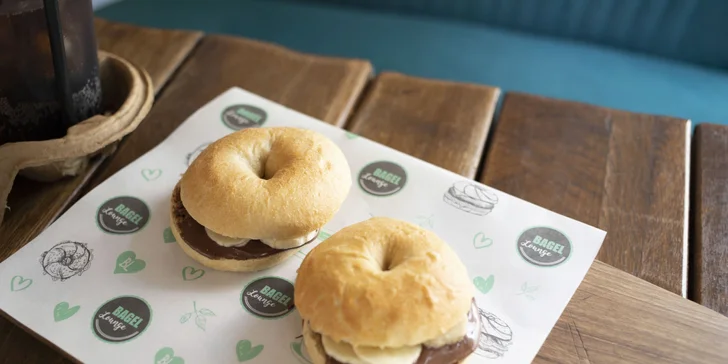 Nadupaný bagel box a mini bagely s nutellou a banánem pro 2 osoby