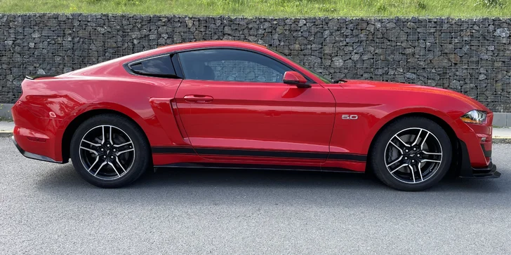 Zapůjčení Fordu Mustang GT Shelby paket na 6, 12 či 24 hodin