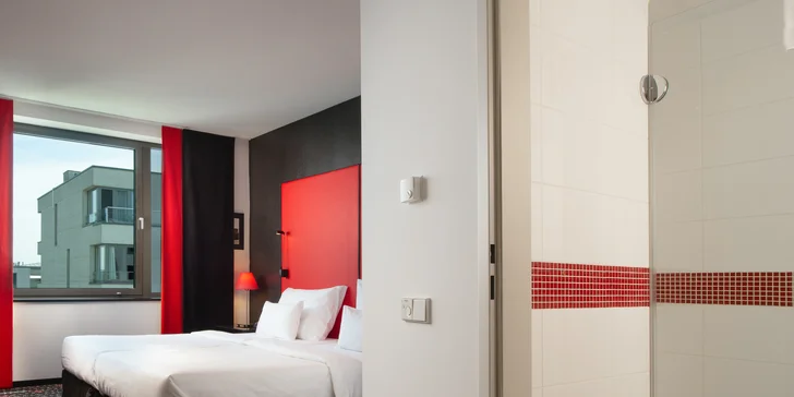 Dovolená v Praze: moderní hotel na Smíchově, snídaně i terasa ve vnitrobloku