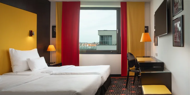 Dovolená v Praze: moderní hotel na Smíchově, snídaně i terasa ve vnitrobloku