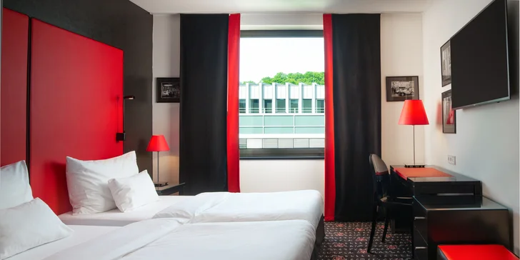 Dovolená v Praze: moderní hotel na Smíchově, snídaně i terasa ve vnitrobloku