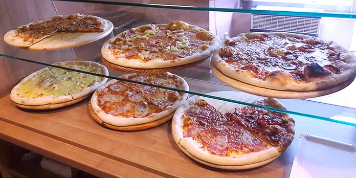 Odneste si křupavé potěšení: pizza dle výběru o průměru 32 cm vč. krabice