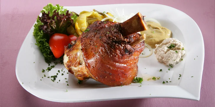 Cokoli z jídelního a nápojového lístku restaurace na Starém Městě: typická česká i ruská kuchyně