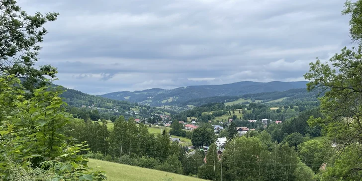 Chata v Krkonoších: polopenze, bazén, ohniště i možnost rybaření