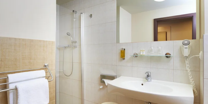 Pobyt v moderním 4* hotelu Pyramida v blízkosti Pražského hradu se snídaní a bazénem
