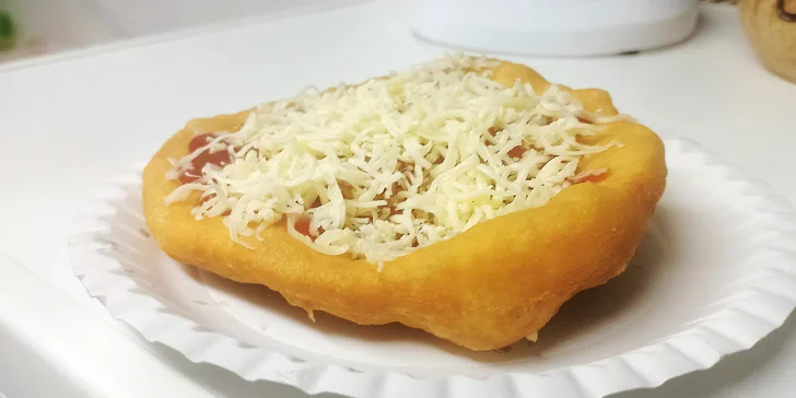Langoš dle výběru a k němu malé hranolky: pro jednoho i pro dva