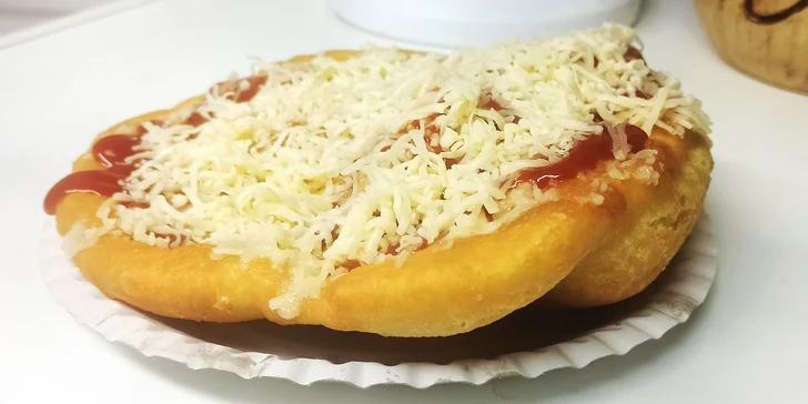 Langoš dle výběru a k němu malé hranolky: pro jednoho i pro dva
