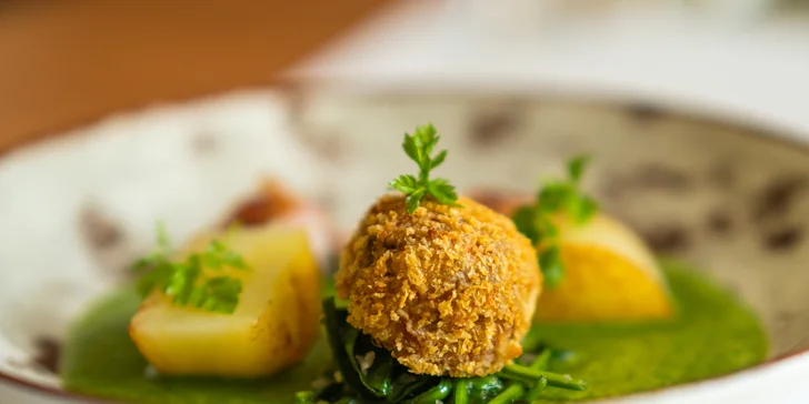 Zámecké pětichodové menu s rybou a králíkem i relaxace ve wellness pro 2 osoby