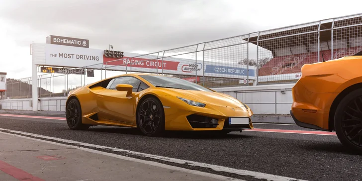 Zkroťte Lamborghini, Porsche nebo Mustanga na velkém okruhu v Mostě i Brně: až 5 kol jako řidič či spolujezdec