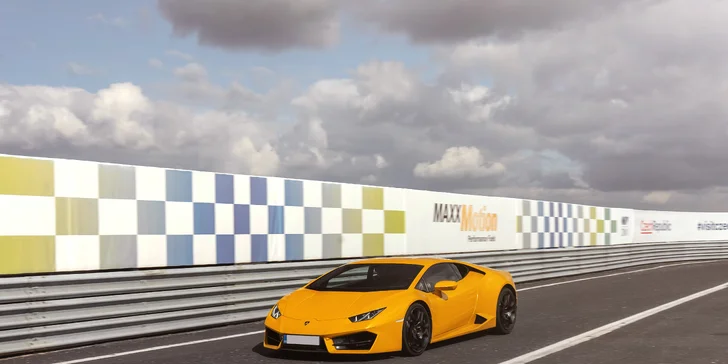 Zkroťte Lamborghini, Porsche nebo Mustanga na velkém okruhu v Mostě i Brně: až 5 kol jako řidič či spolujezdec
