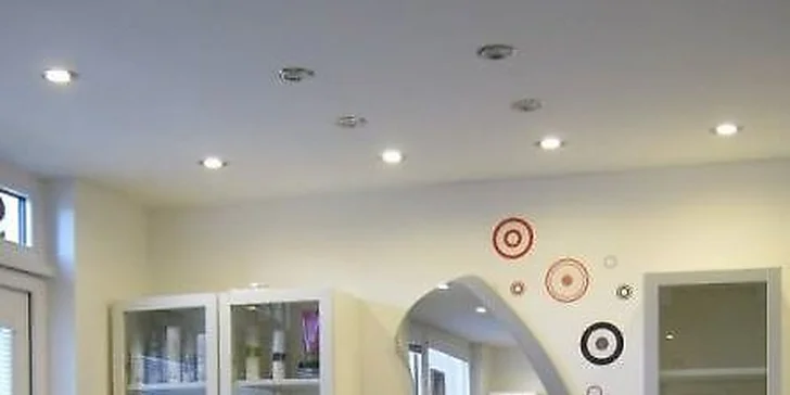 Mytí, stříhání a foukaná pro všechny délky vlasů